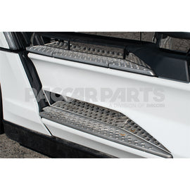 MD8978 PANEL-KICK KW T680 MLU 22+