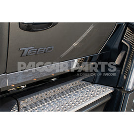 MD8990 SKIRT-CAB KW MLU T680 MH 22+ 3/4" (6) UL